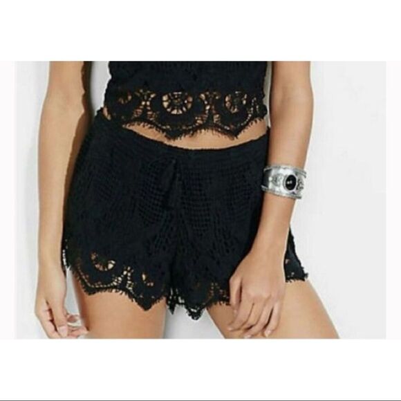 ✨ Women's Black Crocheted Tassel Shorts✨ - Picture 1 of 5